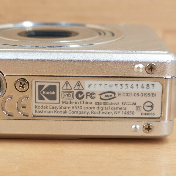 Kodak EasyShare V530 / 5MP Stylish Digital Camera / Compact / Tested & Working - Picture 10 of 12